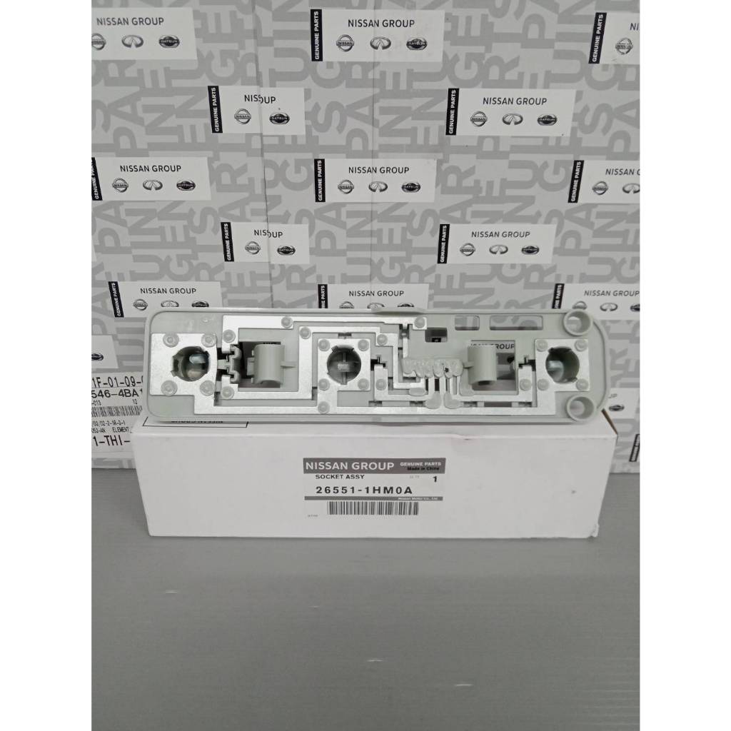 ขั้วหลอดไฟท้าย ซ้าย/ขวาใช้ตัวเดียวกัน NISSAN MARCH K13 26551-1HM0A (อะไหล่แท้ NISSAN)