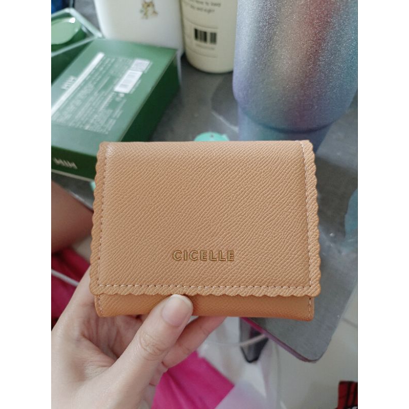 กระเป๋าสตางค์พับสั้น cicelle สี Apricot