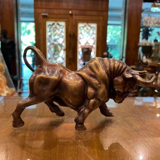 รูปปั้นวัวกระทิง เนื้อทองเหลือง งานทำสีน้ำตาล