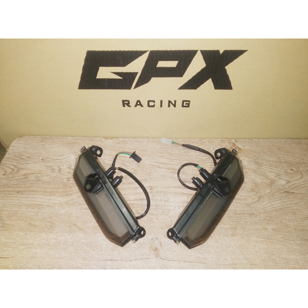 ไฟหน้าแต่ง GPX Demon GR 200 R ทุกรุ่น สินค้าใหม่ ของแท้ศูนย์ครับ