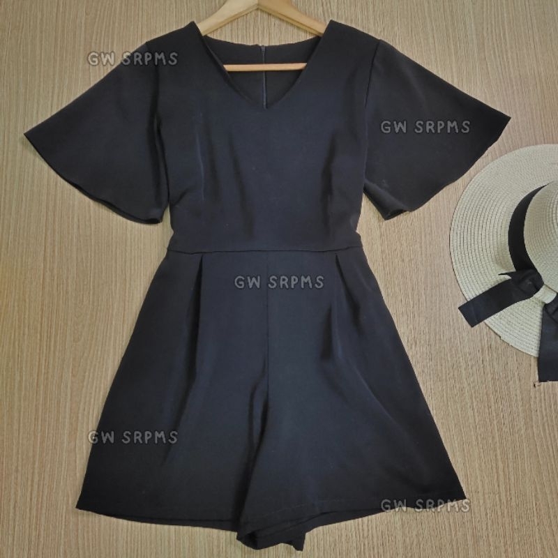 GW | ส่งต่อเสื้อผ้าแฟชั่นมือสอง