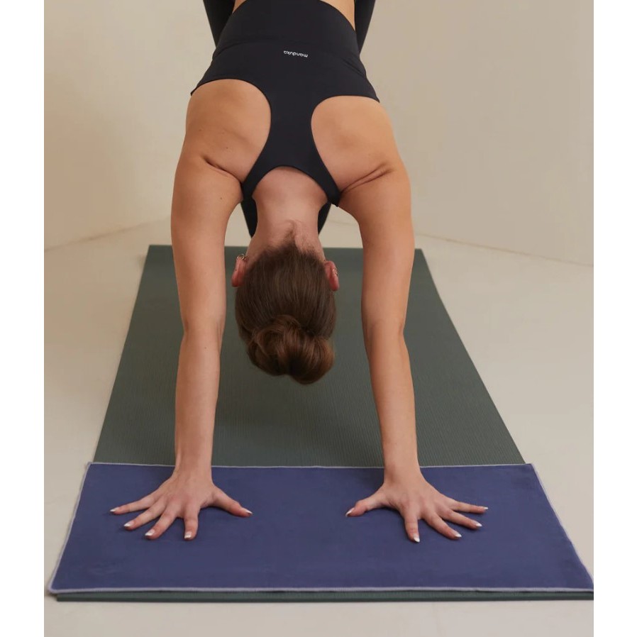 Manduka ผ้าปูทับเสื่อโยคะผืนเล็ก Manduka รุ่น eQua® Hand Yoga Towel (16")
