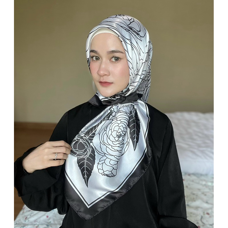 Satin bawa ผ้าคลุมสามเหลี่ยมซาติน หรูหรา ขนาด 90*90