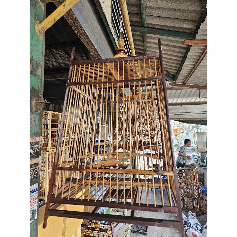กรงนกหัวจุก 17 ซี่ ไม้โพทะเล ทรงสปอรต์ฉลุลาย ขนส่งเสียหาย เครมสินค้าคืนได้ทุกกรณี