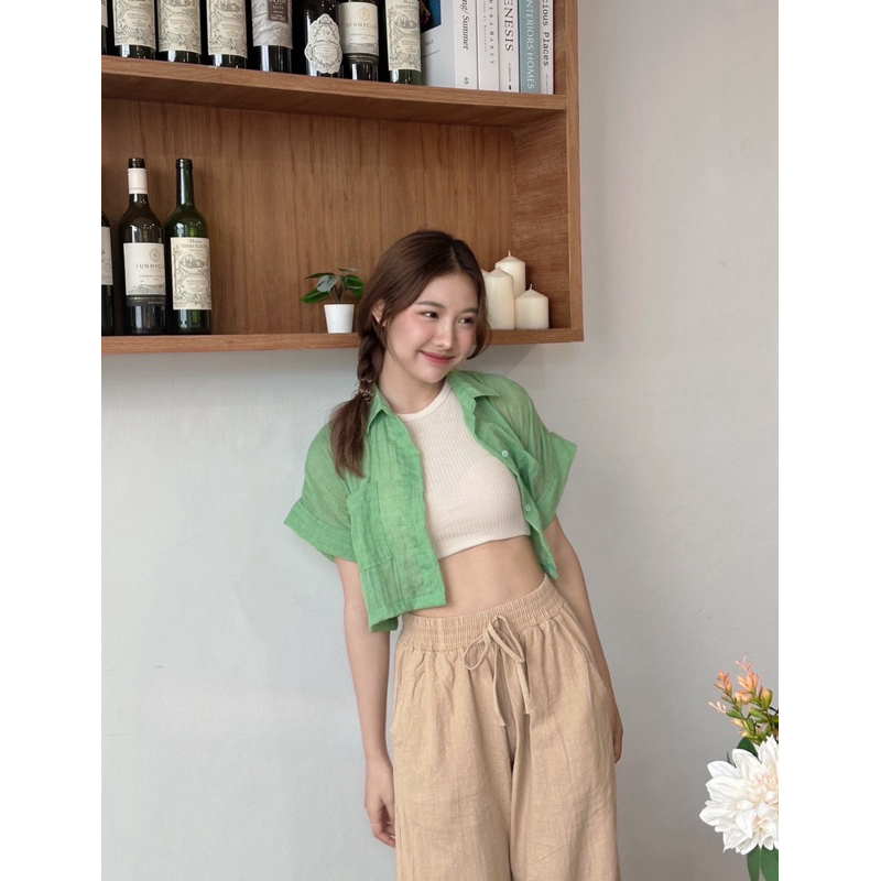"Honey crop top" สินค้าใหม่ รอบนี้ร้านลงผ้าพื้นให้ค่า ใส่กันยาวๆไม่มีเบื่อ เสื้อครอปคอปก แขนล้ำ