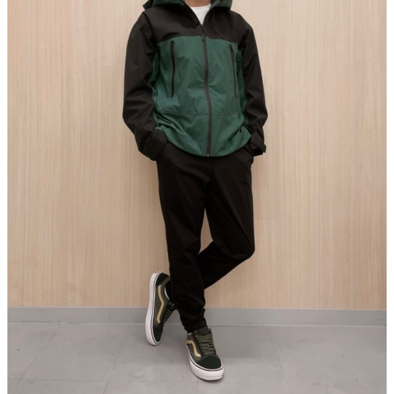 🌸 GU​  กางเกง​ jogger pants ​ สีดำ​ ปลายขา​จั้ม   (ผ้า  ยืด​)​ เอว 30-34 ไซส์​ M