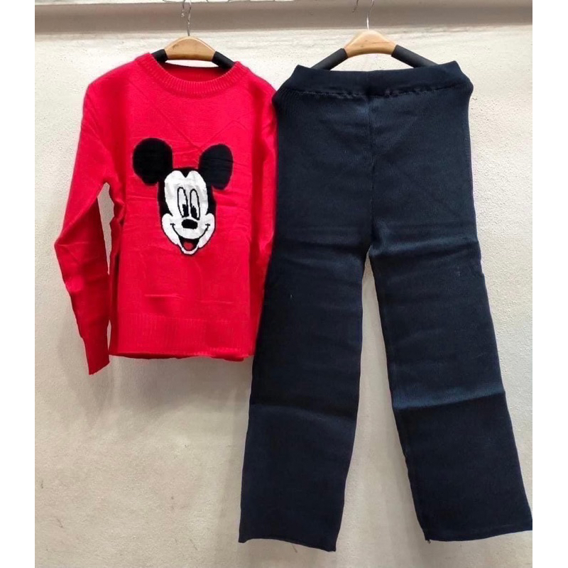 Mickey Mouse Knitted Airport Look