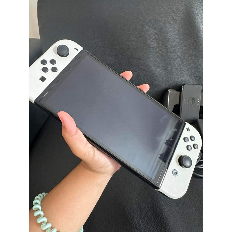 Nintendo Switch Oled มือ2 สภาพดี อุปกรณ์มีตามรูปครับ