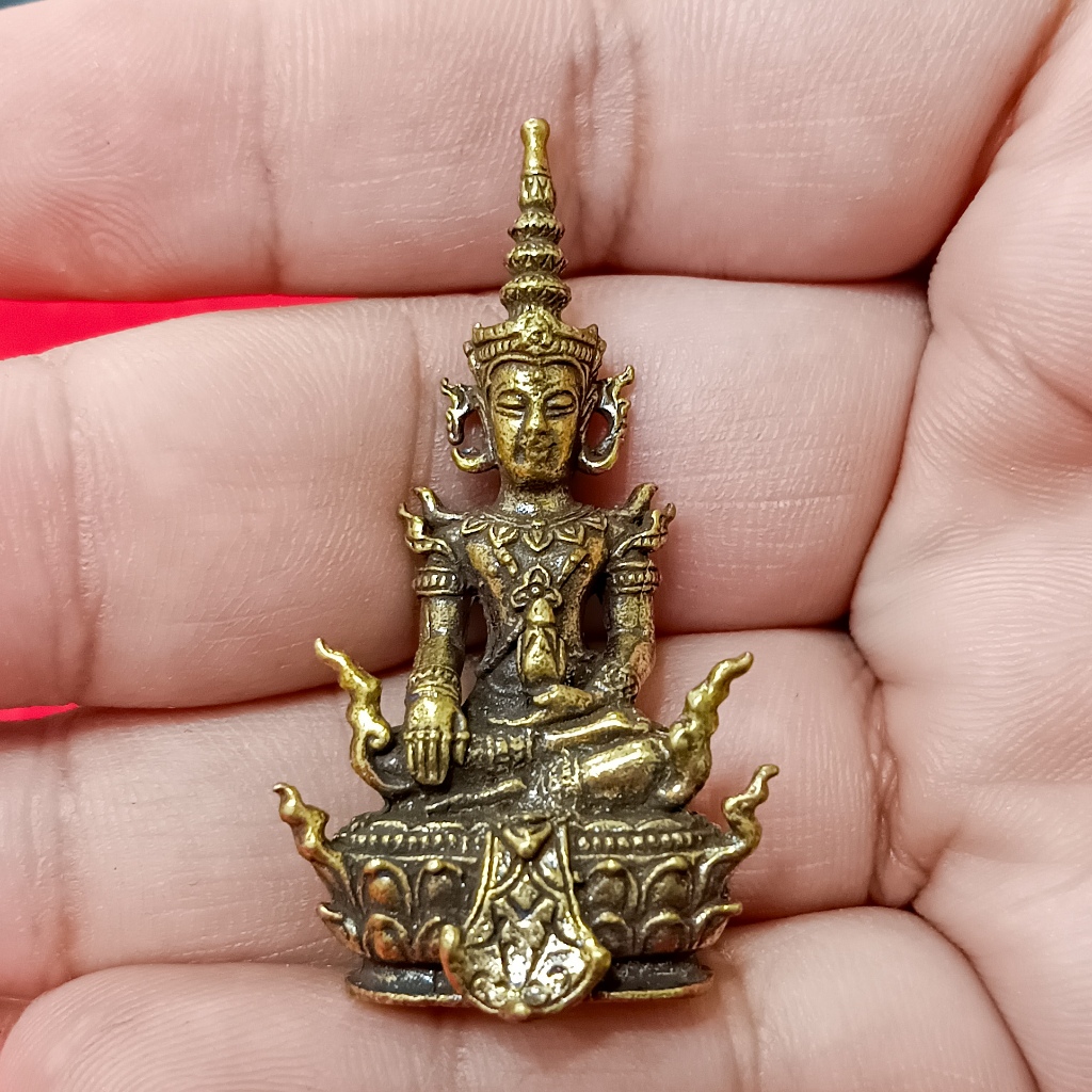 พระมหาจักรพรรดิ หลวงปู่ดู่ วัดสะแก เนื้อทองเหลือง ขนาด 3 ซม.