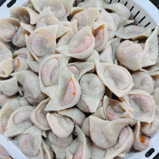 เกี้ยวปลาเยาวราชแท้ เกรดA ( ไส้หมูสับผสมกุ้ง ){ล้างน้ำก่อนลวกครับ}