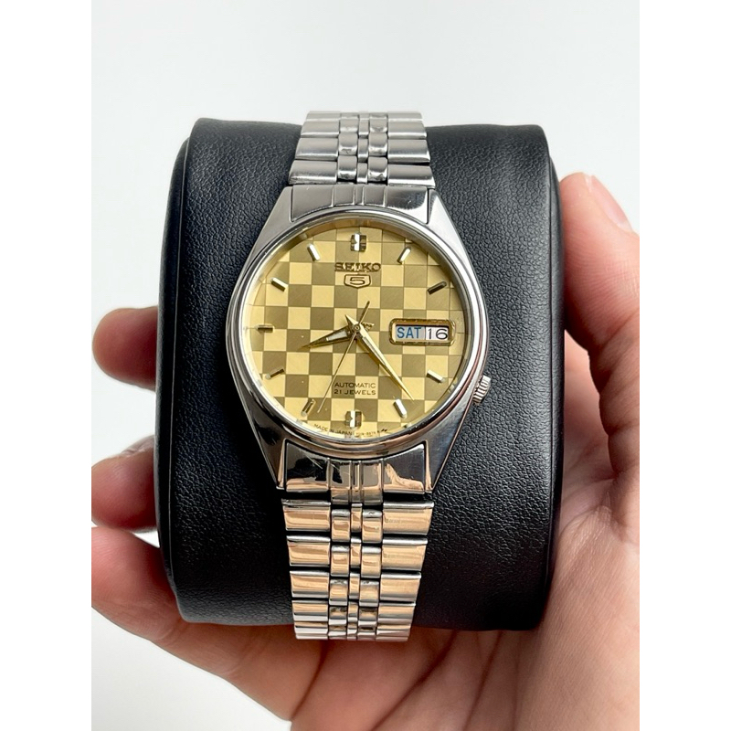 นาฬิกา Seiko 5 Automatic 21 Jewels (7019)  “หน้าปัดทองลายหมากรุก (Checked Pattern) สวยมากกกก ดูหรูเลยครับ”