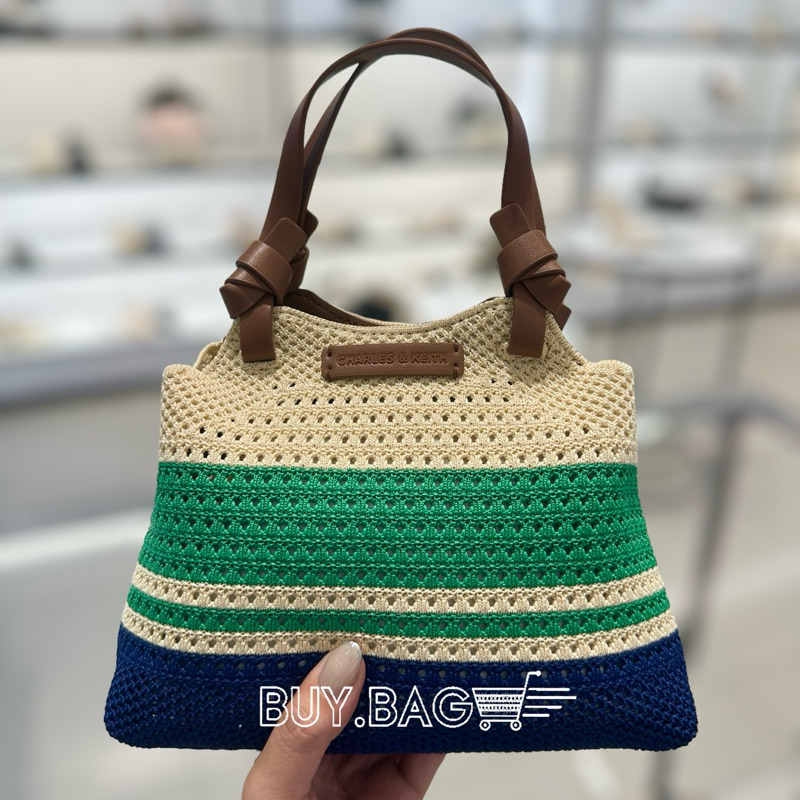 CHARLES & KEITH ( ใช้โค้ดลด30% ) CK2-30782111 กระเป๋าถือ มีสายสะพาย
