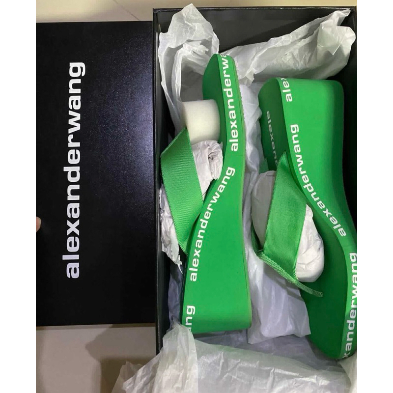 ส่งต่อรองเท้า Alexander Wang Wedge Flip Flop logo Size 38 สีเขียวเก๋สุดๆ ความยาว 25-25.5cm แนะนำคนใส