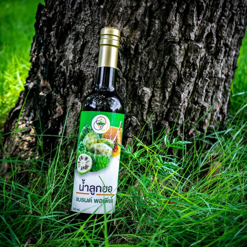 นำ้ลูกยอ ตราพอเพียง สำหรับสาวๆ ทานง่ายไม่ขม ส่งฟรี