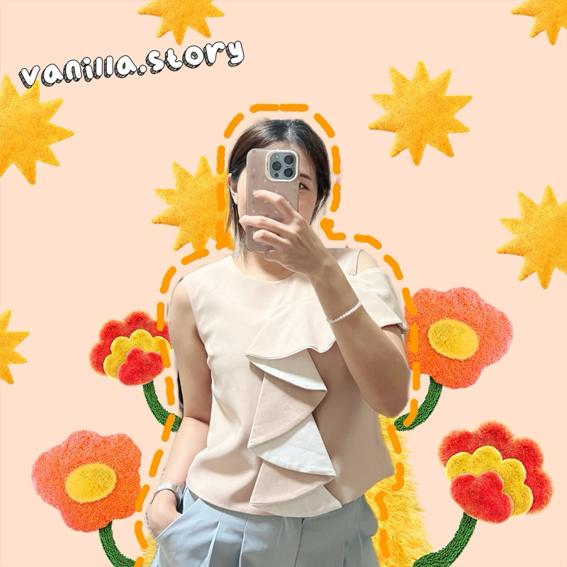 เสื้อแขนกุดสีครีม จากร้าน HANA MILIN