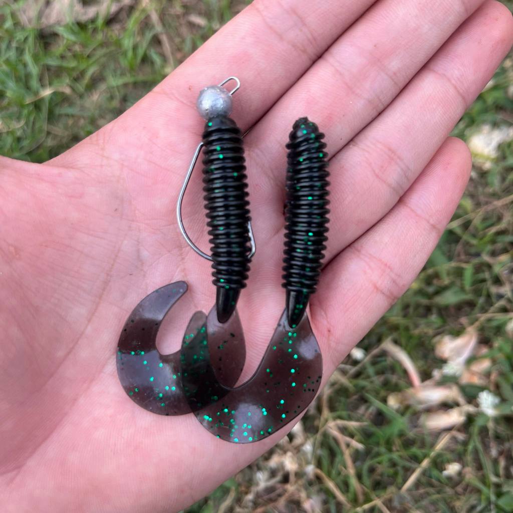 ชุดพร้อมตกหัวจิ๊กเบ็ดหนอน หนอนยางหางพริ้ว ขนาด 7 ซม. น้ำหนัก 5.5 กรัม 1 แพ็ค 2 ตัว เกี่ยวหัวจิ๊กเรียบร้อยพร้อมตกได้เลย - รูปที่ 4