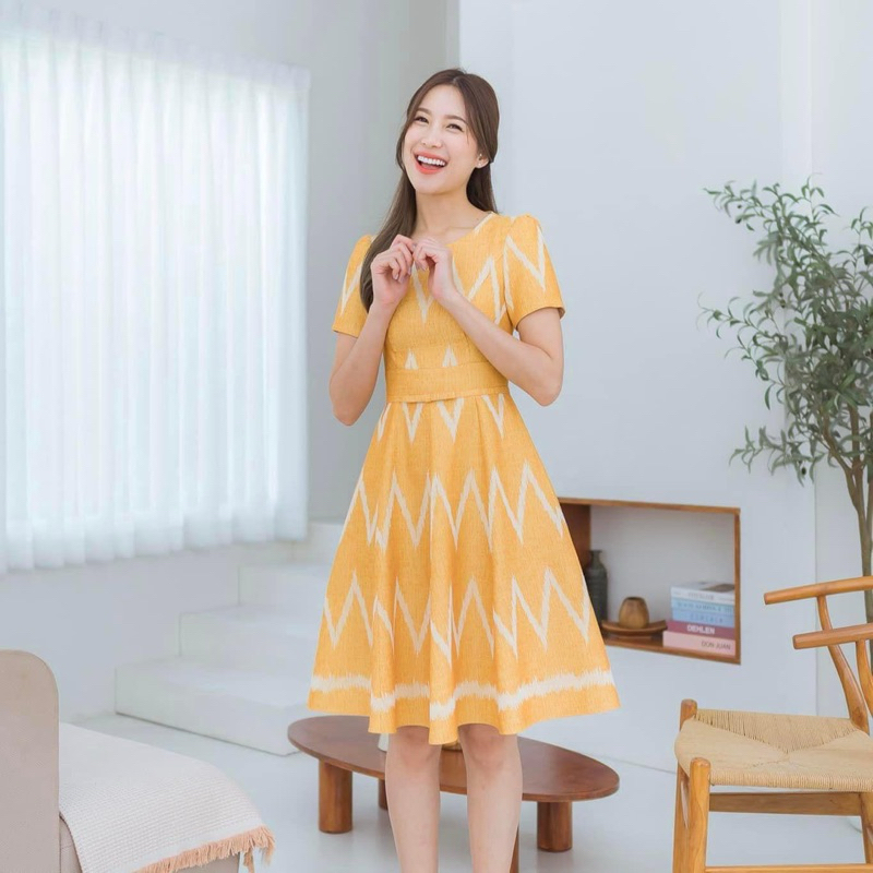 ผ้าไทยสีเหลืองป้าย La sisters มือ1