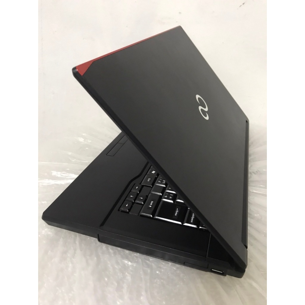 โน๊ตบุ๊คมือสอง Notebook FUJITSU A576 Core i3-6100(RAM:4GB/HDD:500)