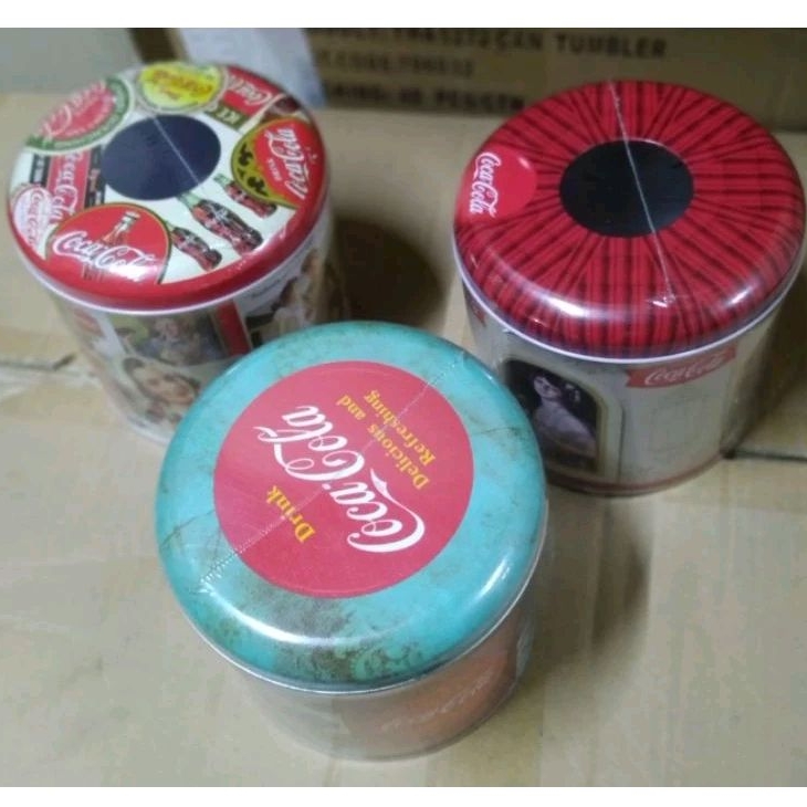 กระป๋องทิชชู่โค้กทรงกลม มี  3ลาย งานแท้สีสด  ***ราคาพิเเศษ***