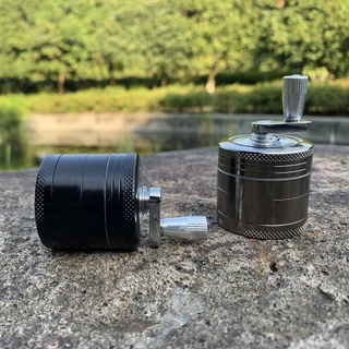 Grinder 4 ชั้น ที่บดสมุนไพร วัสดุโลหะ สวยงามและทนทาน พกพาสะดวก มีหลายสี สูง 43 มม. เส้นผ่าศูนย์กลาง 40 มม.