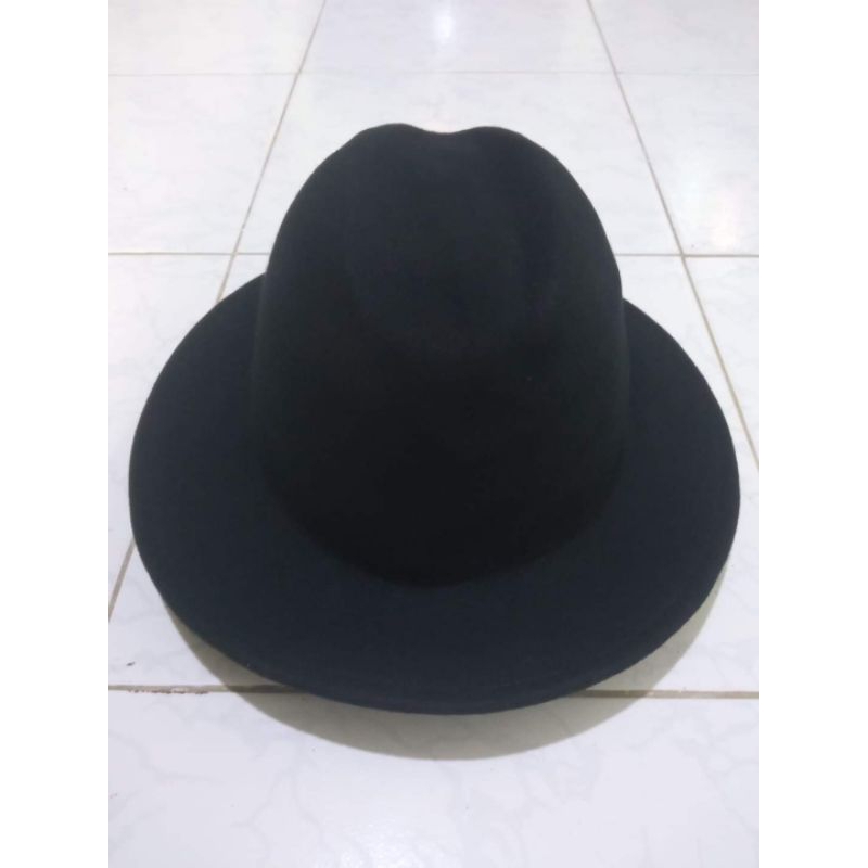 หมวกทรง fedora uniqlo สีดำเข้มทรงสวยสภาพใหม่