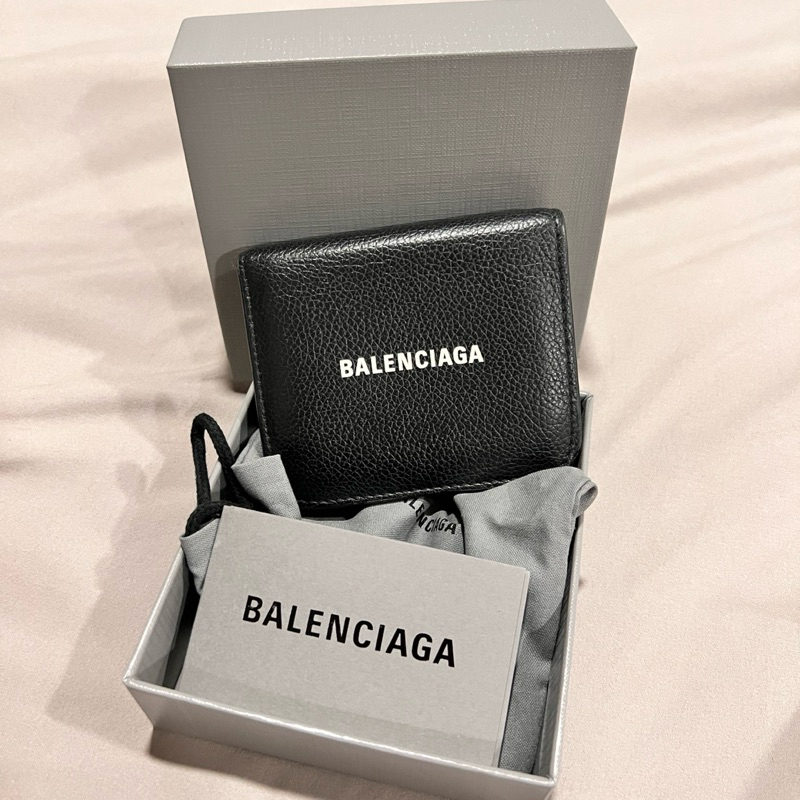 use Balenciaga wallet bag 2022