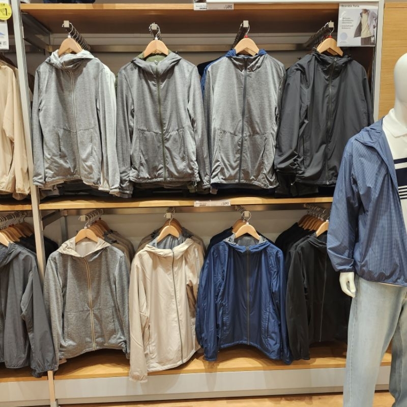รับหิ้วของแท้ Uniqlo เสื้อฮู้ด unisex พาร์กา ใส่ได้ 2 ด้าน ซับในสัมผัสนุ่มใส่สบายพร้อมเนื้อผ้าสะท้อนหยดน้ำด้านนอก
