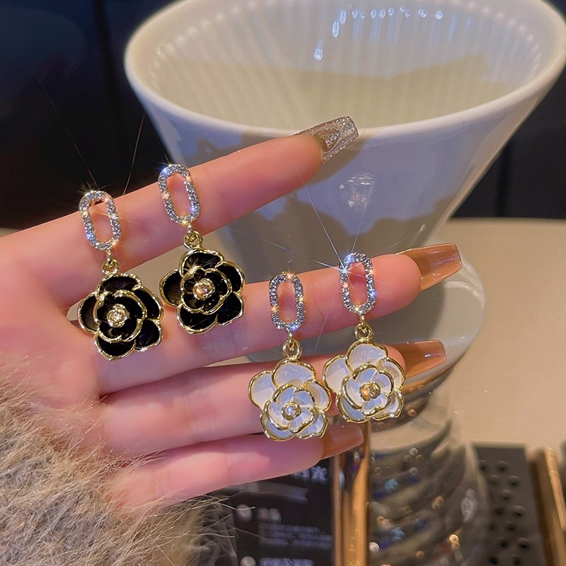 [พร้อมส่ง] ต่างหูดอกคามิเลีย ต่างหูออกกุหลาบออกงาน