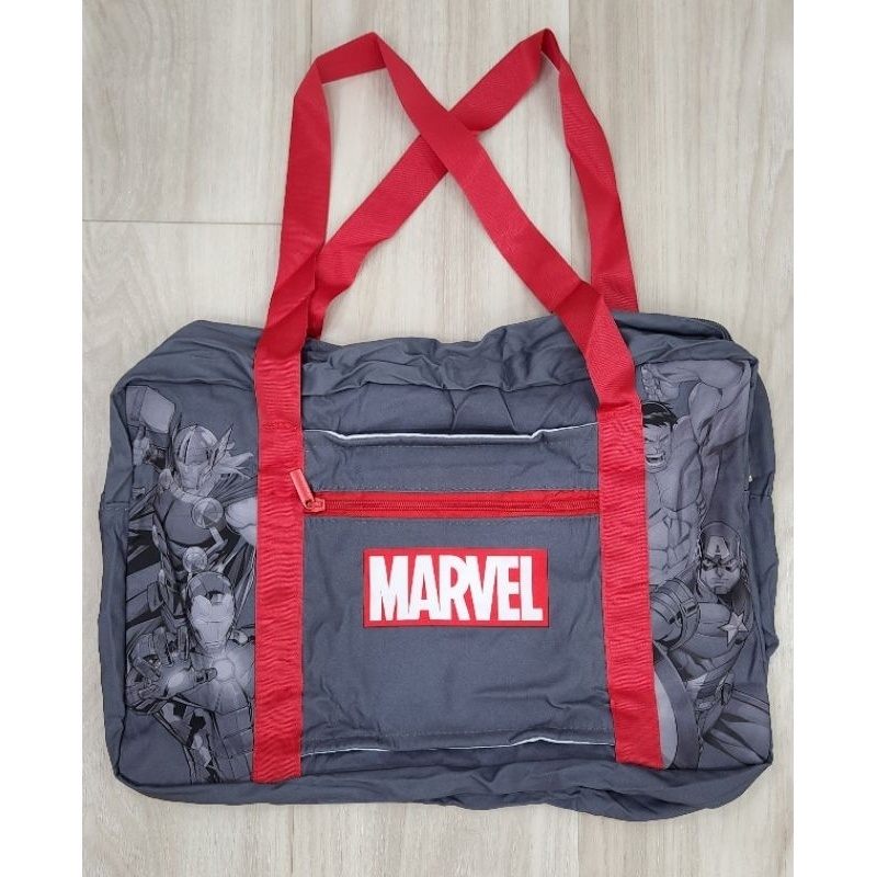 กระเป๋าเดินทาง พับเล็ก มีช่องสอดวางบนกระเป๋าล้อลาก ลาย Marvel x Caltex