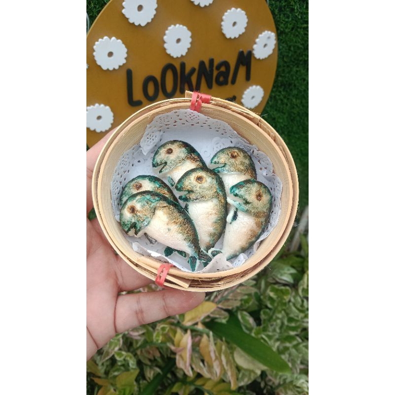 ขนมอาลัวปลาทูจิ๋วใส่เข่ง
