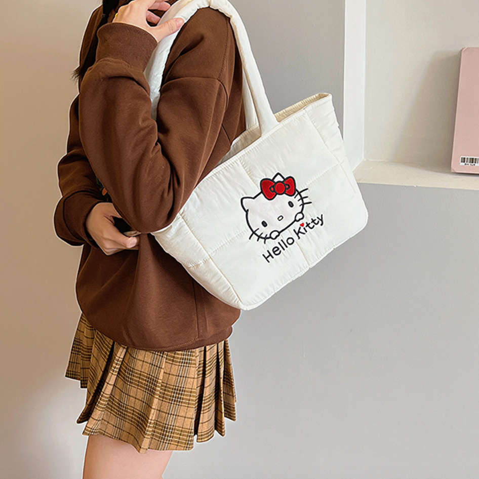 พร้อมส่ง💕 Sanrio กระเป๋าถือ สะพายไหล่ Puffy Bag ลายการ์ตูน ลิขสิทธิ์แท้ นุ่มนิ่ม น้ำหนักเบา ผ้าไนล่อน