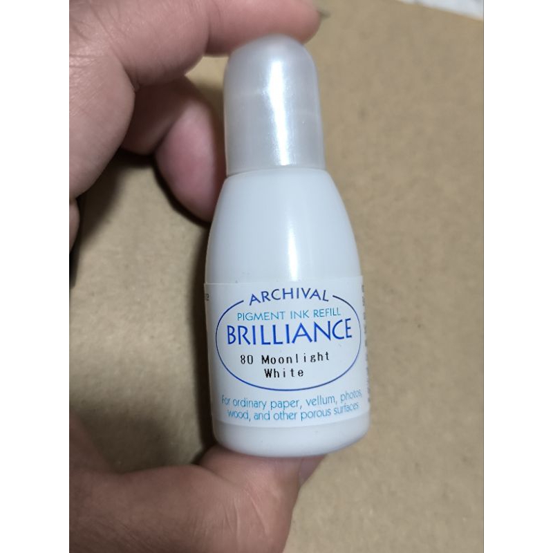 Brilliance moonlight white pigment ink refill