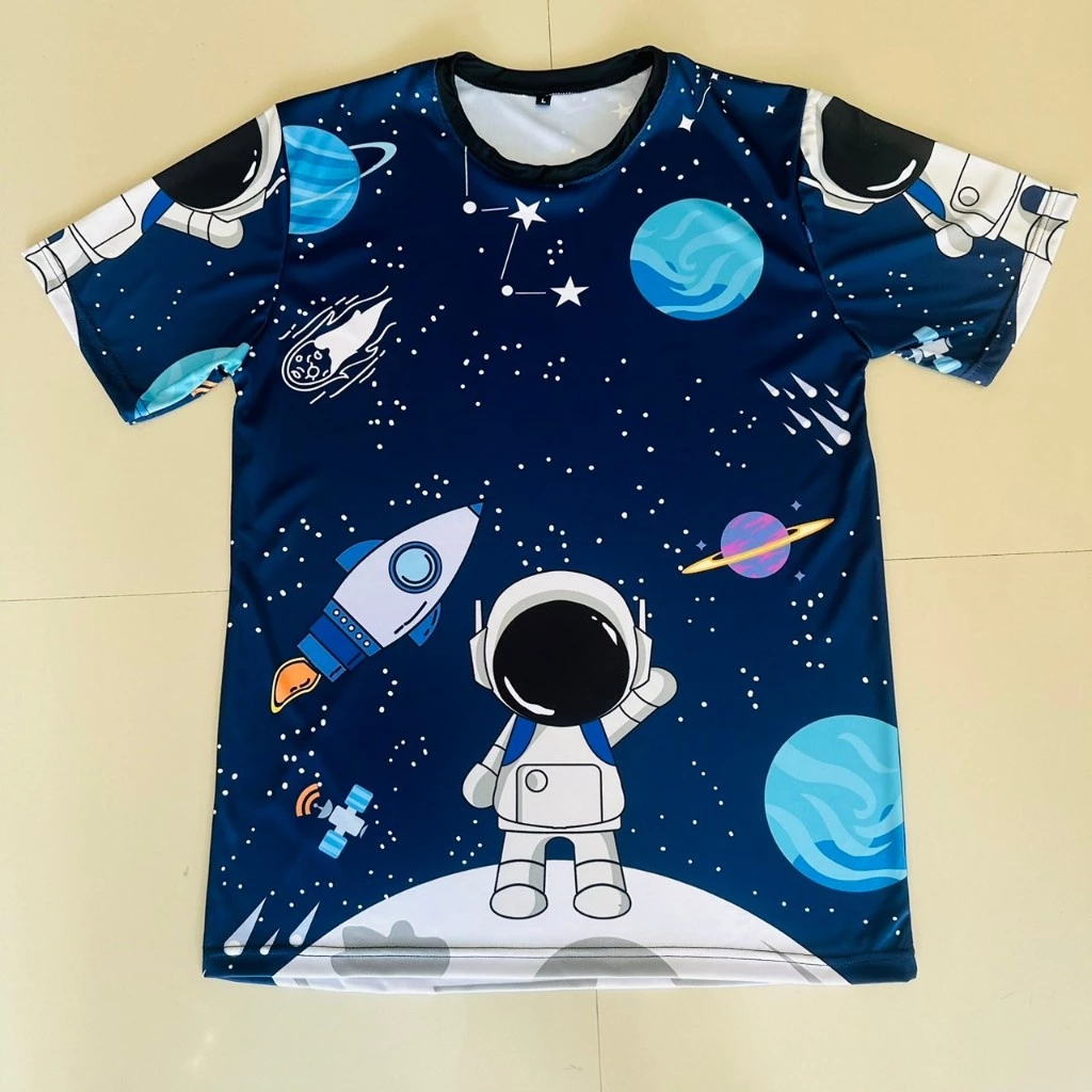 เสื้อยืดลายนักบินอวกาศบนดวงจันทร์