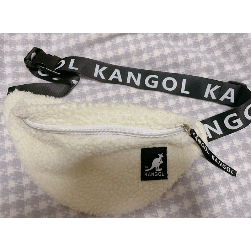 กระเป๋าคาดอกมือสอง Kangol แท้ !