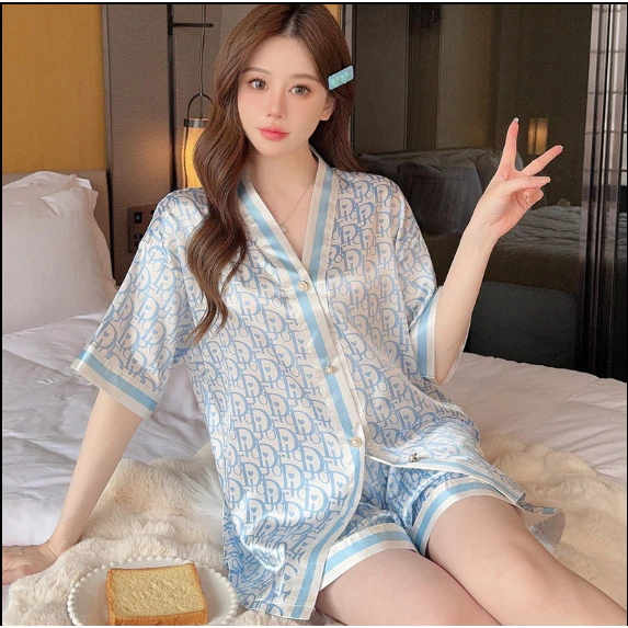 👕🩳M-3XL(ราคาถูกที่สุด) ผ้าซาตินสําหรับผู้หญิง, คอวีเรียบหรู, หลากหลายรูปแบบ, หลากหลายรูปแบบ, ขาสั้น+เสื้อ
