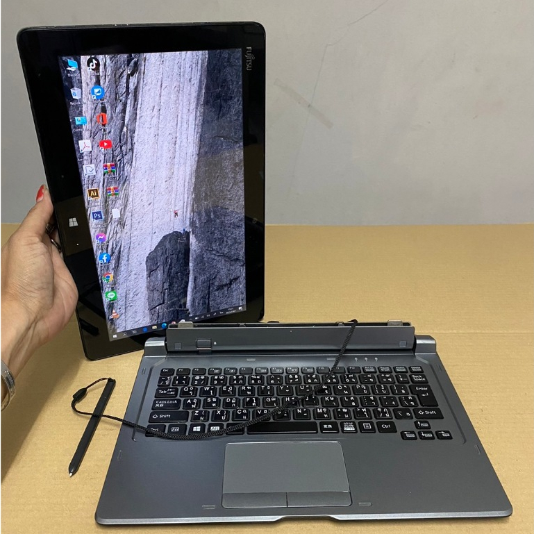 แท็บเล็ต 2in1 Fujitsu ArrowsTab Q616/P CoreM m3-6y30(RAM:4GB/SSD:128GB)มีคีย์บร์อดตรงรุ่นให้
