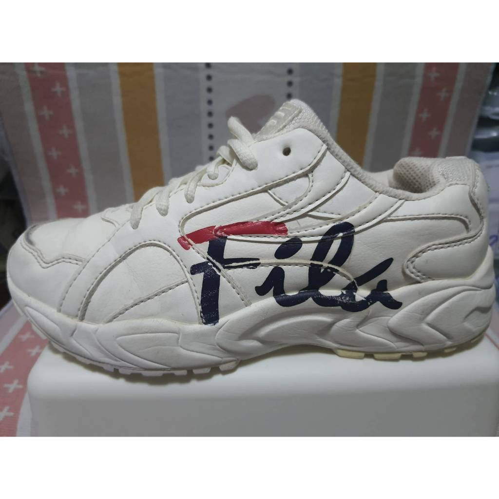 Fila รองเท้าผ้าใบลำลอง สีขาว (มือสอง) size:36.5 ยาว 23 cm พร้อมส่ง