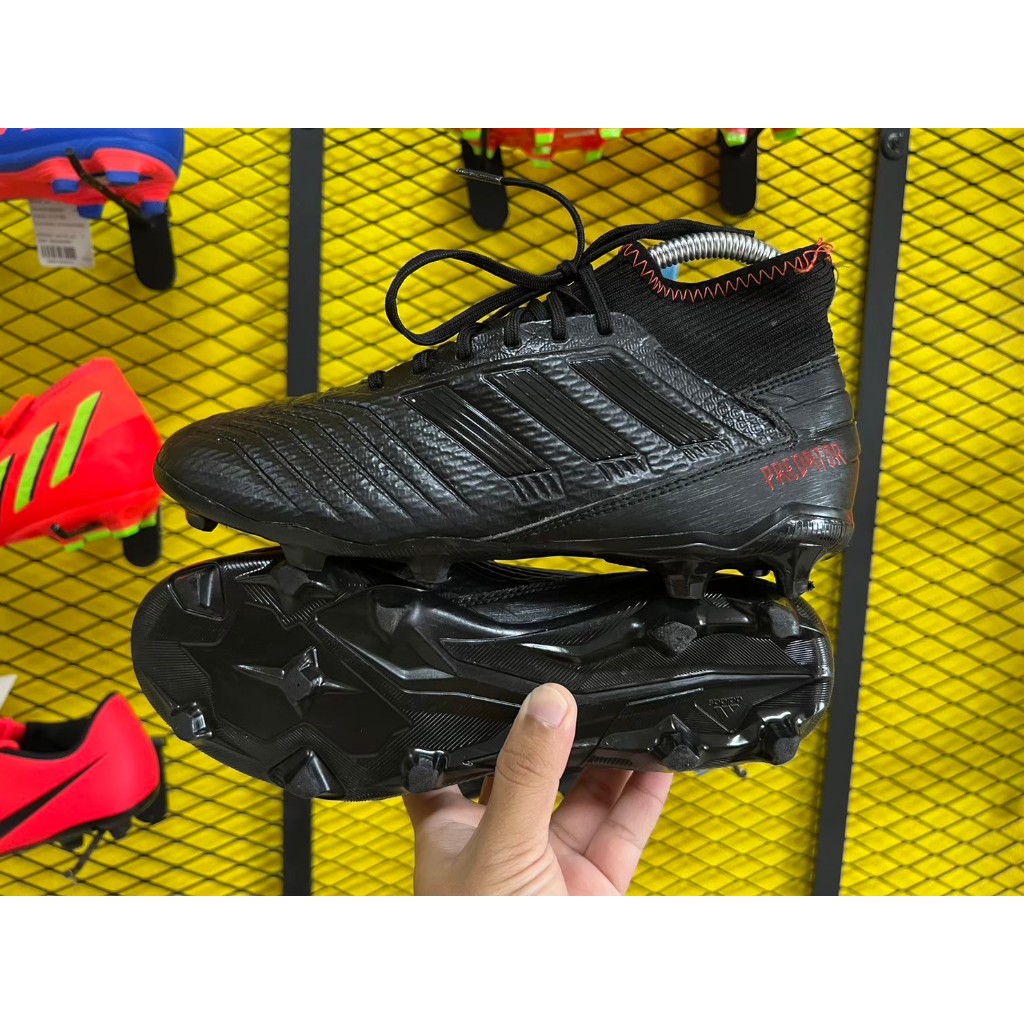 รองเท้าฟุตบอลมือสอง Adidas ไซส์250/40