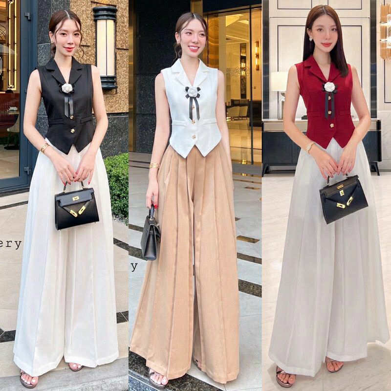 (S-XL)The Gallery พร้อมส่ง ชุดเซ็ตเสื้อคอวีแขนกุด+กางเกงขายาวอัดพลีท+เข็มกลัดดอกไม้เข้าเซ็ทผ้าเกรดดี สวยหรูดูดี