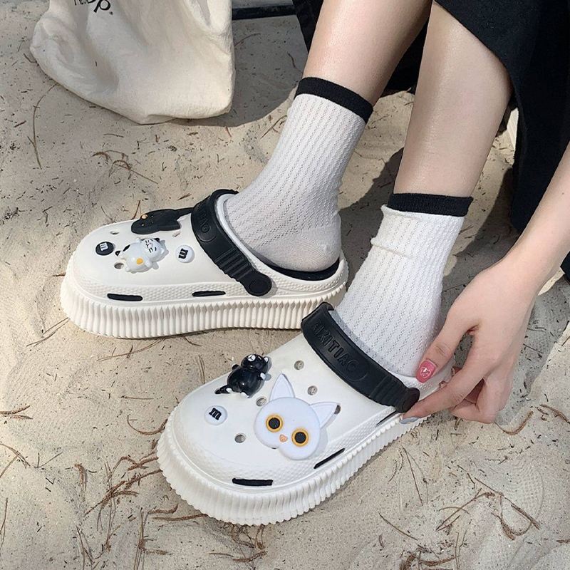 Luckkyshoes ส่งไวมากจ้า รองเท้าโตแฟชั่น รุ่นนี้ใครสายสีทูโทนห้ามพลาดเลย มีให้เลือก 4 สี ทำจากวัสดุคุณภาพดี พื้นนิ่มยางนุ