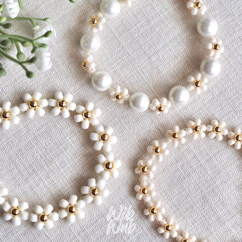 สร้อยข้อมือ/กำไล ลูกปัด ดอกไม้สีขาว "White Daisy"