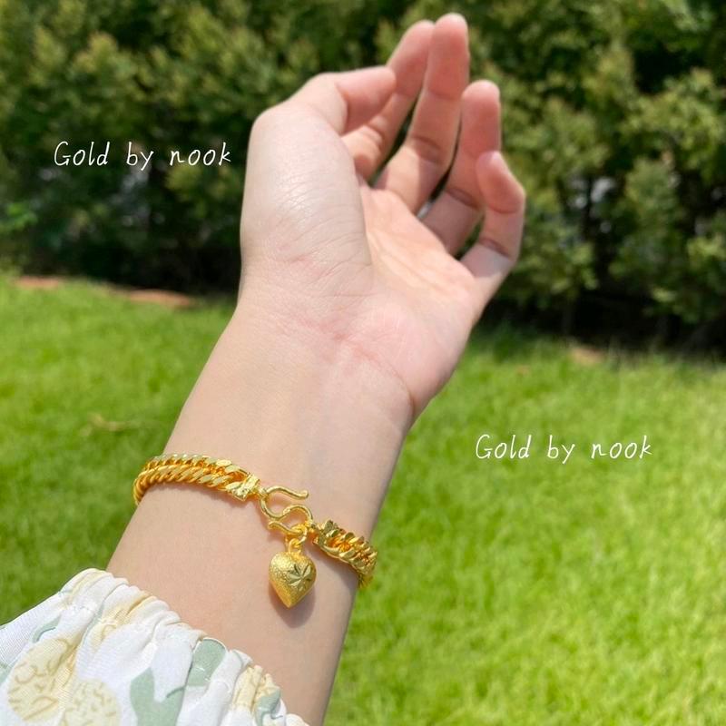 สร้อยข้อมือเลสพร้อมจี้หัวใจ ขนาด 5 - 8 นิ้ว น้ำหนัก 1 บาท