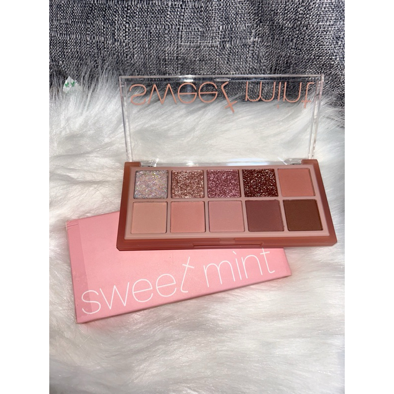 rom and nd Sweet mint พาเรทตา อายแชโดว์พาเลท เนื้อแมตต์ ประกายมุก ราคาถูก(พร้อมส่ง)