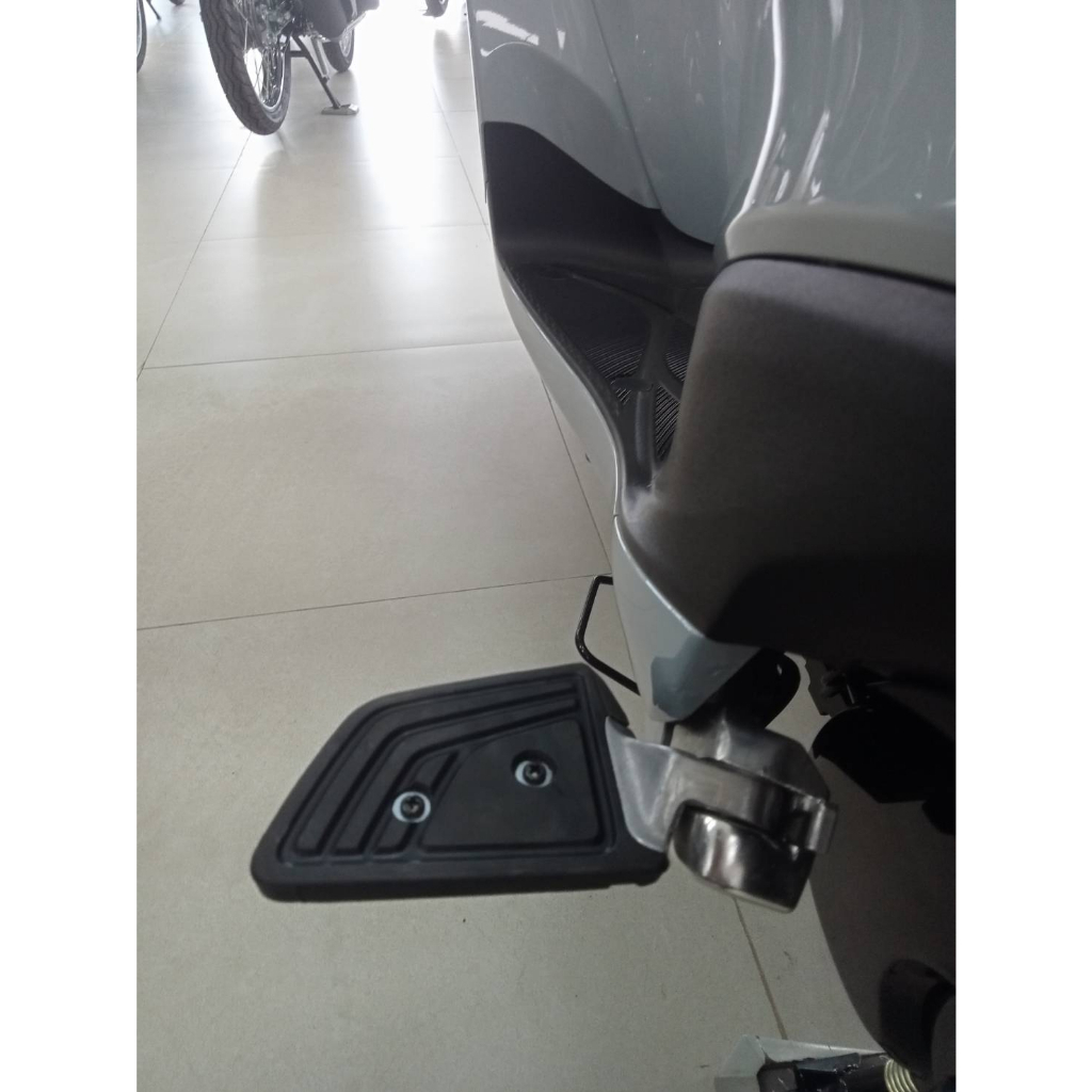 พักเท้าหลังซ้าย หลังขวา ใส่กับรุ่นGRAND FILANO HYBRID GRAND FILANO