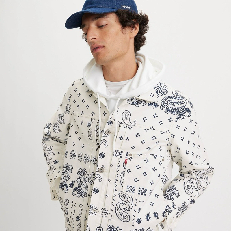 LEVI'S เสื้อแจ็คเกตยีนส์ผู้ชาย TYPE I TRUCKER JACKET สี FRANCISCO BANDANA NAVAL ACADEMY