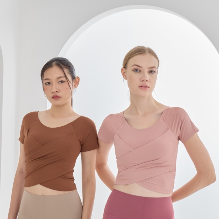 Dearlah Bra Top สปอร์ตบรา แขนสั้น ดีไซน์ไขว้ X ด้านหน้า มีฟองน้ำ ทรงกระชับ ตัวยาว มี6 สี / พร้อมส่งจากไทย**