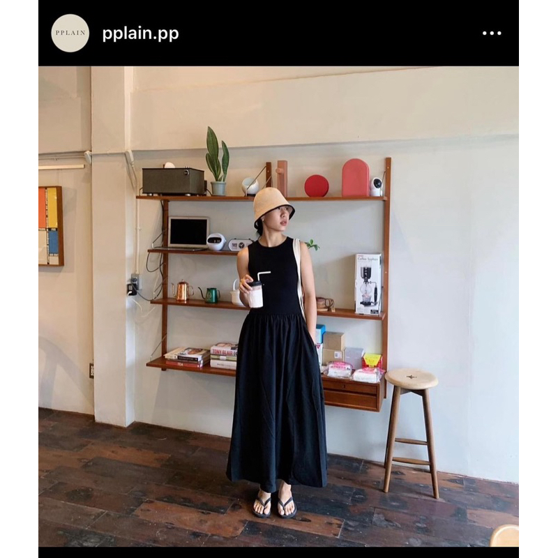 pplain.pp  เดรสดำยาว เว้าหลัง