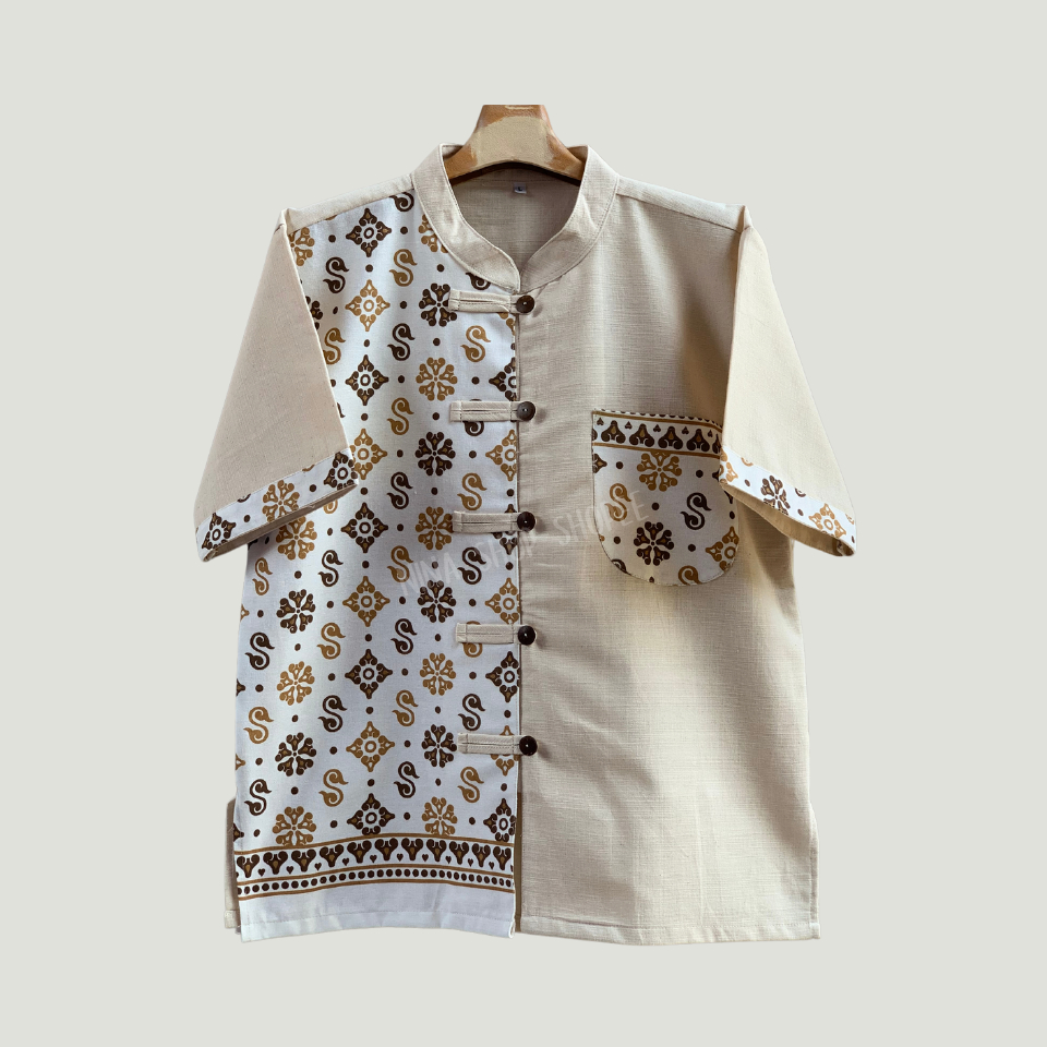 เสื้อผ้าฝ้ายคอจีนผู้ชายแขนสัั้น สีธรรมชาติ แต่งลายผ้าเมืองพิมพ์ลายโดนเด่นมีเอกลักษณ์ เนื้อนุ่มมือสวมใส่สบายๆได้ทุกโอกาส