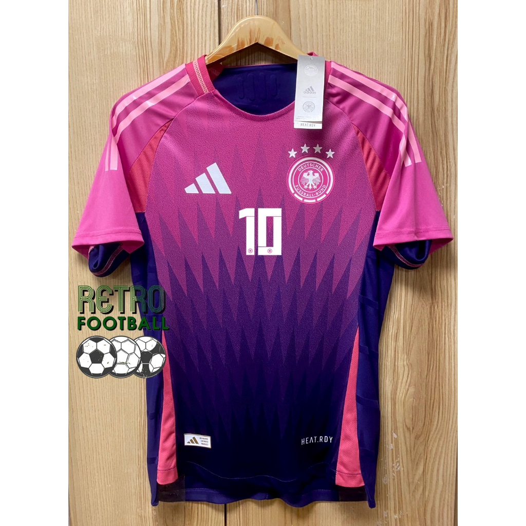 เสื้อฟุตบอลทีมชาติ เยอรมัน Away เยือน ยูโร 2024 [ PLAYER ] เกรดนักเตะ สีม่วงชมพู พร้อมชื่อเบอร์นักเตะในทีมครบทุกคน