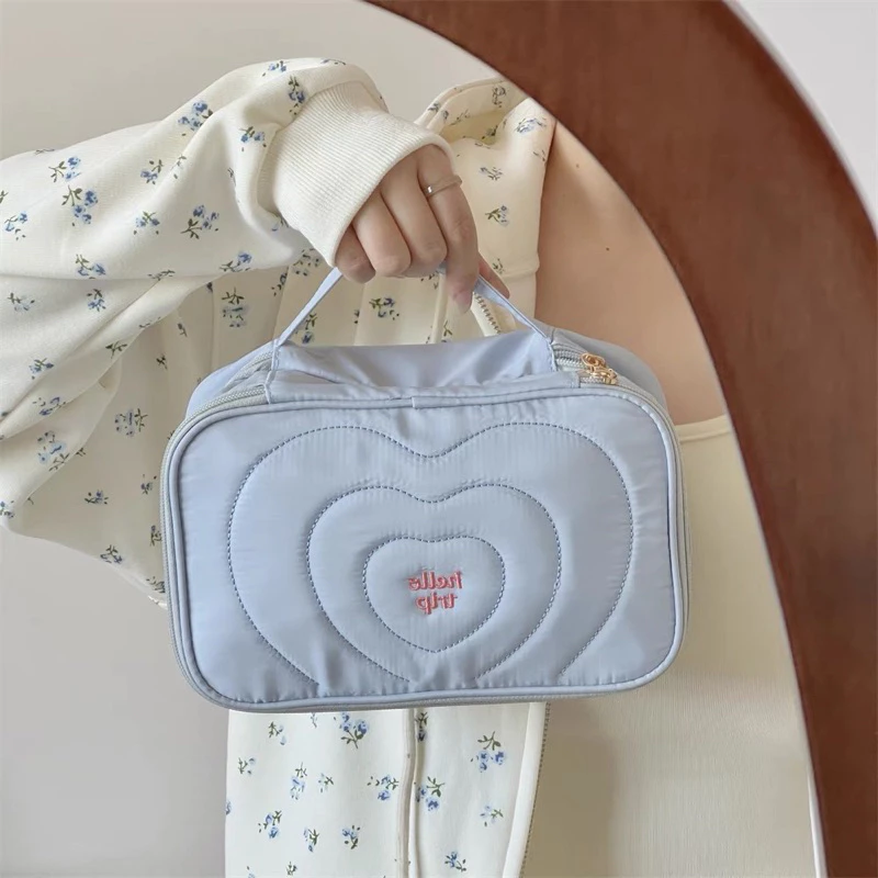 กระเป๋าเครื่องสำอาง กระเป๋าใส่เครื่องสำอาง 2 ชั้น แบบพกพา EAZY Hello Trip Triple Heart จุเยอะ กันน้ำ ใส่สกินแคร์ เดินทาง thumbnail 6